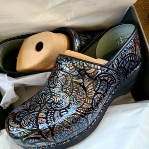 (SOLD) pair Dansko XP 2.0 Patent Fossilized shoe